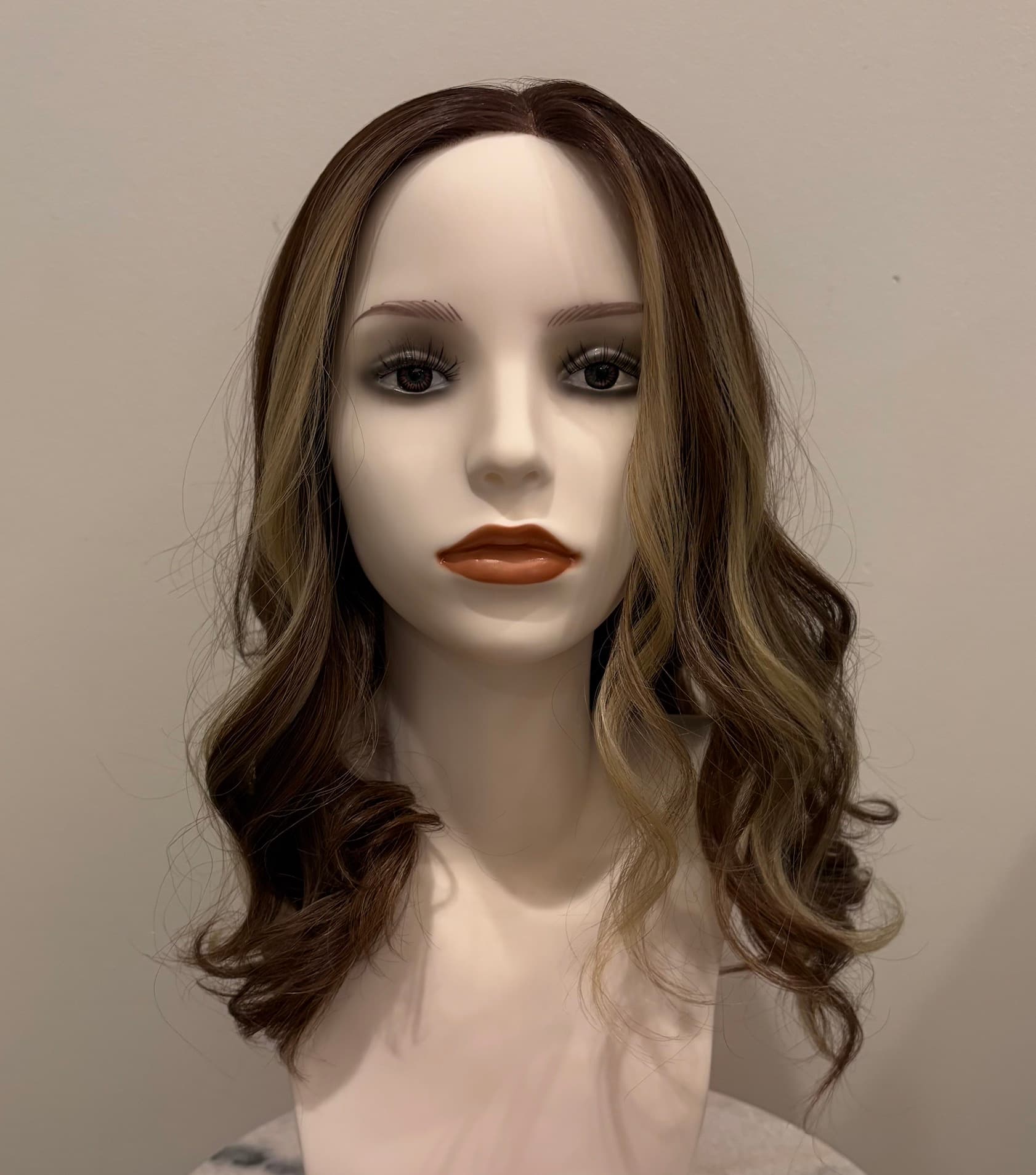 GLP039 - Medium Brown with Blonde highlight